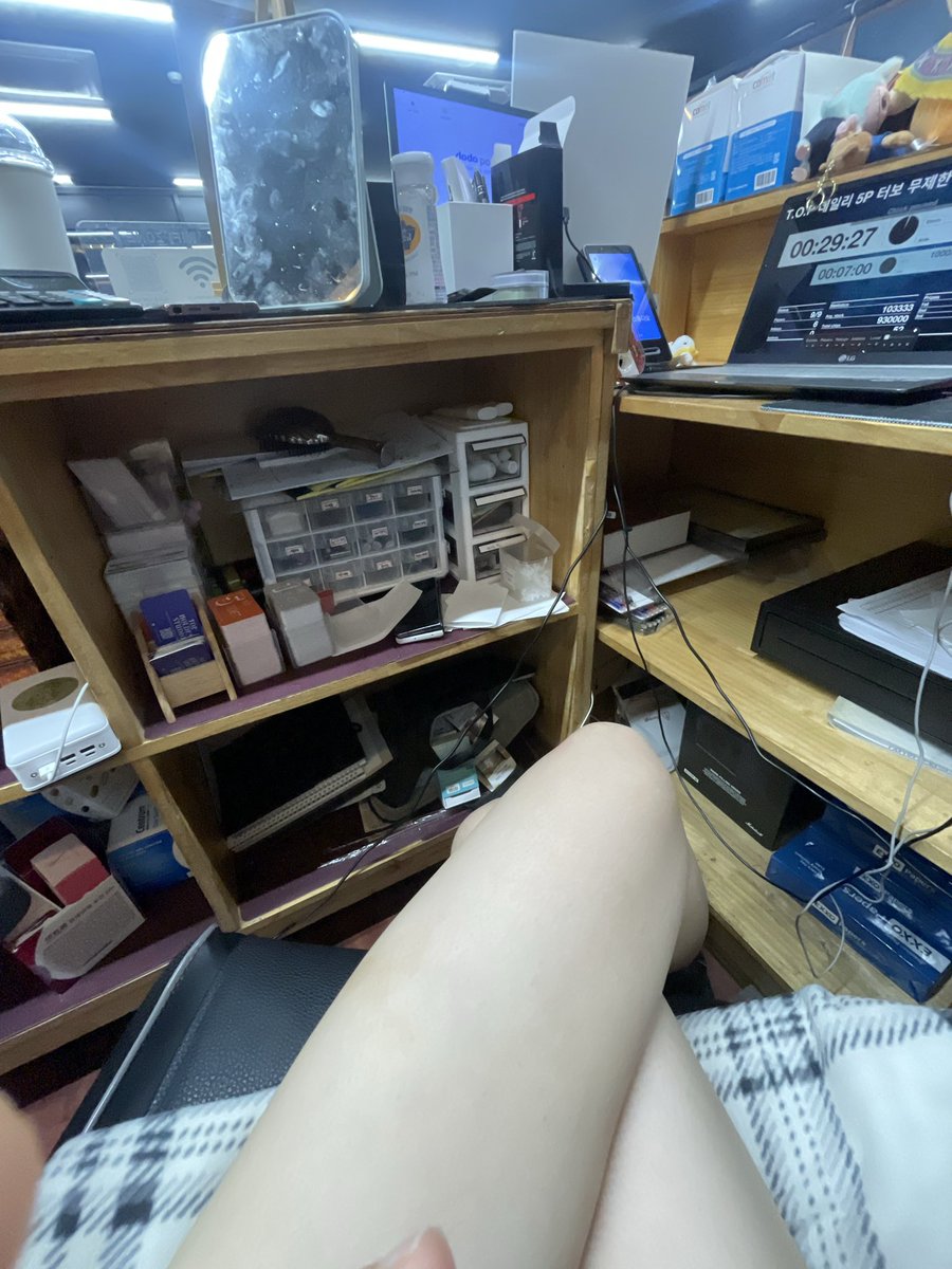 xixyu04's tweet photo. 🦵🦵 https://t.co/bWSeQ4SNmH