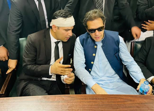 FanNaeem1's tweet photo. عشق عمران خان 
#Imrankhan 
@NaeemPanjuthaa 
#عمران_احمد_خان_نیازی https://t.co/BQLw4WTo40