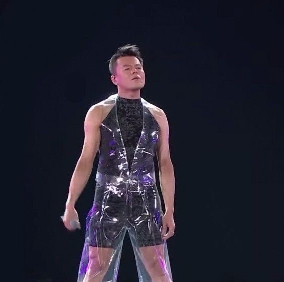 Jju_verse's tweet photo. I watch the video of jyp raincoat pants everyday it’s actually one of my favorite videos https://t.co/XJkg65K1BY
