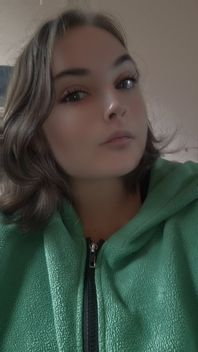Thequeenmimi20's tweet photo. Terwijl jij braaf naast je vrouw zit…
stuur je stiekem naar mij.
Want laten we eerlijk zijn:
je kunt het gewoon niet laten.
#Findom #FinDomme #SecretSend #Temptation #Paypig https://t.co/Bkyb7hypCb