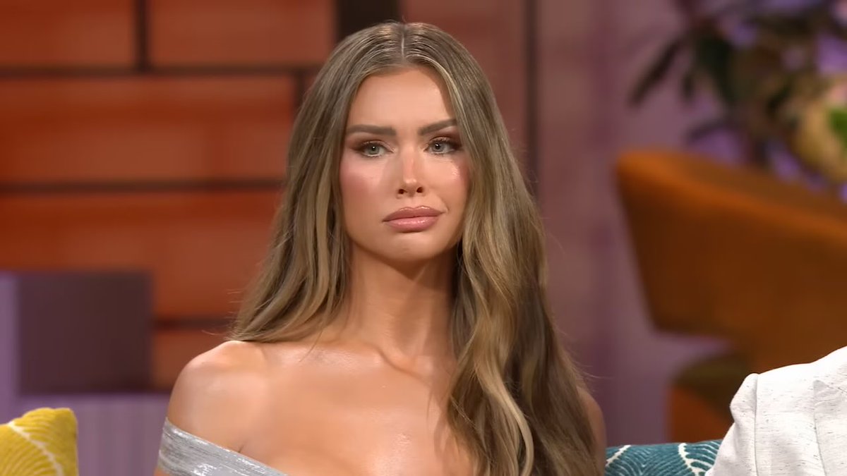 ColaCoca95's tweet photo. I don’t think I can even finish this episode. Lala was brought on solely to be an agitator, had no real storyline of her own &amp; somehow hijacked the entire reunion. It feels like I’m watching The Lala Show and I’m so fucking over it. Just cancel the show @BravoTV @Andy #TheValley https://t.co/rUu06zfwMw