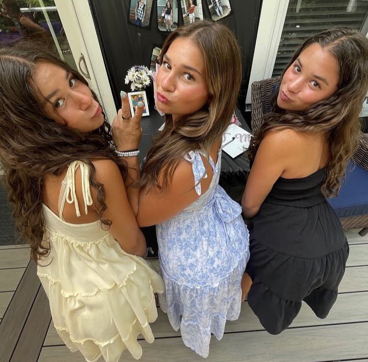SensLessgoon420's tweet photo. Which sister you taking? https://t.co/z0ZEiVcHs1