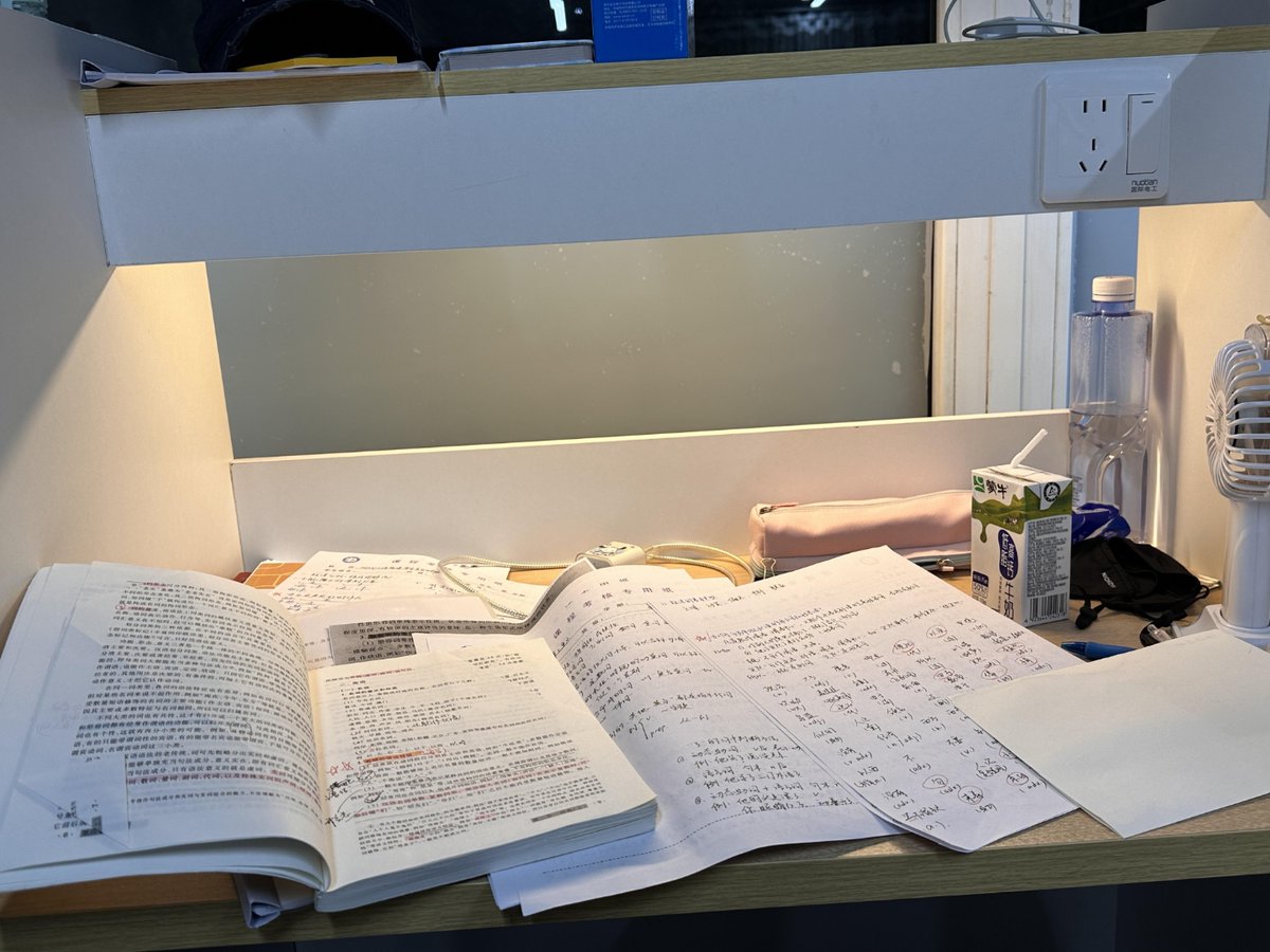 alison48dm7's tweet photo. Finished the last line of my 10k manuscript at 2:17 AM—this cup of iced coffee just earned all its clout.， https://t.co/RlxBSBbwXO