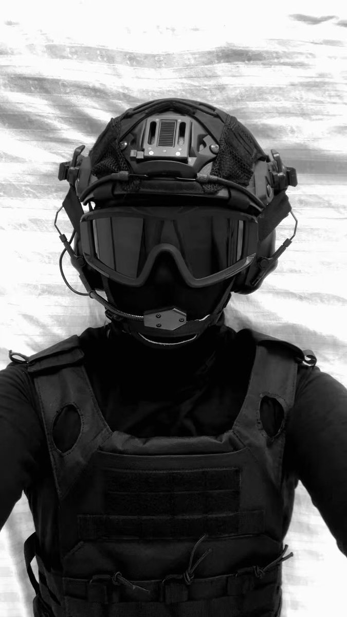 maskednev's tweet photo. #maskedman #maskedmen #masked #masktwt #masktok #codcosplay #codcosplayer https://t.co/6TWSak2e8K