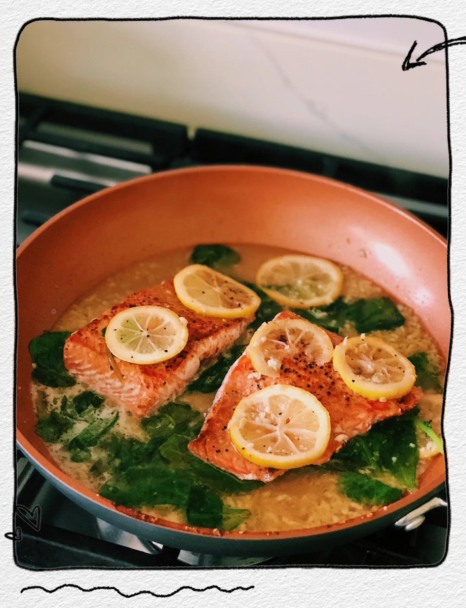Felipe19159442's tweet photo. My go-to weekday dinner: pan-seared salmon with roasted broccoli and a squeeze of lemon  Quick, healthy, and totally satisfying! https://t.co/o5PRBah1GI