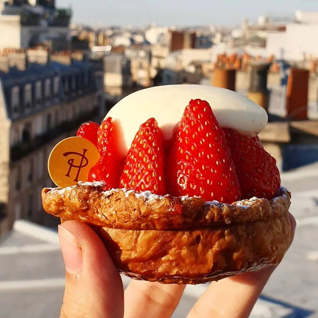 MrSpokojny's tweet photo. [The sun-warmed strawberry tart I grabbed on my way to work today—sweet, juicy, and totally made my morning! ]， https://t.co/qZrJtAS8VH
