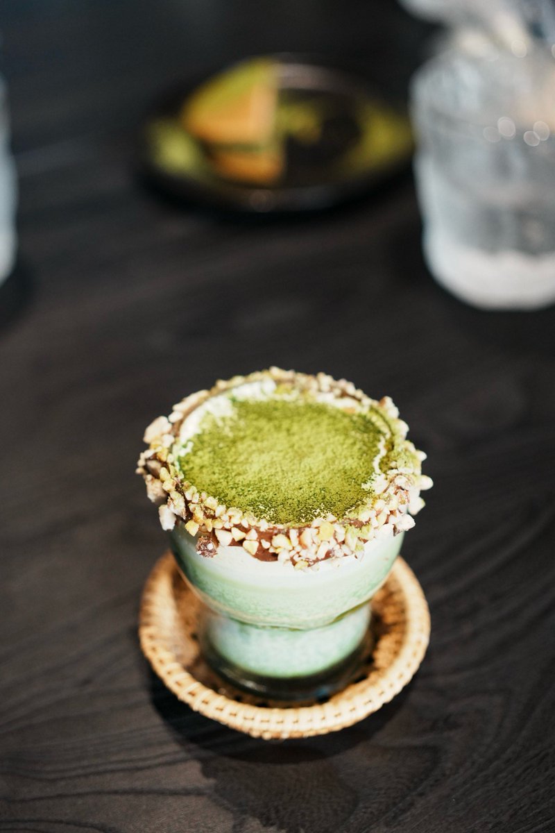 KGnskys's tweet photo. Tried a zero-waste café's DIY matcha latte bar today—custom blend + zero packaging = pure cozy vibe, can’t wait to come back!， https://t.co/us54tt4X7N