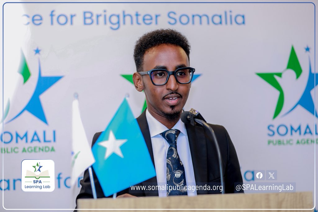 somalipubagenda's tweet photo. Xarunta @SPALearningLab ee Somali Public Agenda ayaa maanta qabatay xafladda qalinjabinta dufcada 11aad ee tababarka blog qorista. Tababarkan oo socday muddo bil ah ayaa waxa ka aflaxay 26 dhallinyaro ah oo isugu jira 8 dumar ah iyo 18 rag ah. 

Dhammaan qalinjabiyeyaasha waxan leennahay hambalyo, annaga oo ka fileyna in ay dalka iyo dadka Soomaaliyeed ugu adeegaan xirfaddii ay barteen. 

#SomaliPublicAgenda #SPALearningLab #BlogWriting