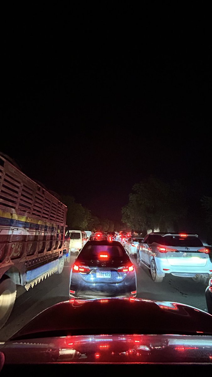 ShahNasirKhan's tweet photo. Tonight 3 km+ of gridlock,vehicles crawling through muddy, pothole-ridden roads on Park Road (NIH alternt).Despite the chaos, not even one side road has been opened by CDA after 6 months. A deplorable situation. We urge @CMShehbaz &amp; @MohsinnaqviC42 to intervene &amp; end daily misery https://t.co/Be4DbZ44D4