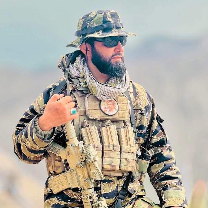 AGTAfghanistan's tweet photo. إنا لله وإنا إليه راجعون

روند سبز افغانستان - رسا مراتب تسلیت عمیق خویش را به‌خاطر شهادت فرمانده حسیب پنجشیر به حضور خانواده‌ی او و تمامی دلیران سنگر مبارزه بر ضد طالب ابراز می‌دارد. او همانند یک عیار باایمان به‌خاطر تأمین عدالت و برچیدن بساط ستم، تبعیض، تعصب و جهالت طالبان در سنگر واقعی ایستاد و جانش را فدای آرمانِ نهایت واضح و شریفانه‌ی مردم نمود. روحش شاد و یادش گرامی باد. ابراز سوگواری طیف وسیعی از ملت ما در ارتباط با شهادت او نشان می‌دهد راهی را که انتخاب کرده بود برحق و شریفانه است و چه بسا صحنه‌هایی که از آزاد زیستن او در قله‌ها و دره‌ها نشر می‌شد، حس هیجان و رزم در وجود نسل جوان ایجاد می‌کرد. نوع آرمانی را که برایش مبارزه می‌کرد و نوع مرگی را که به‌خاطر آرمان خود چشید، به او شخصیتی فراموش‌نشدنی و اسطوره ساخت. قاتلان او حتی توان نشان دادن چهره‌های خود را در ویدیوهای نشرشده ندارند. مبارزه و رزم برای آزادی خاک و ملت ما از چنگال بیگانه‌ی داخلی به‌یقین شدت گرفته و ادامه خواهد یافت