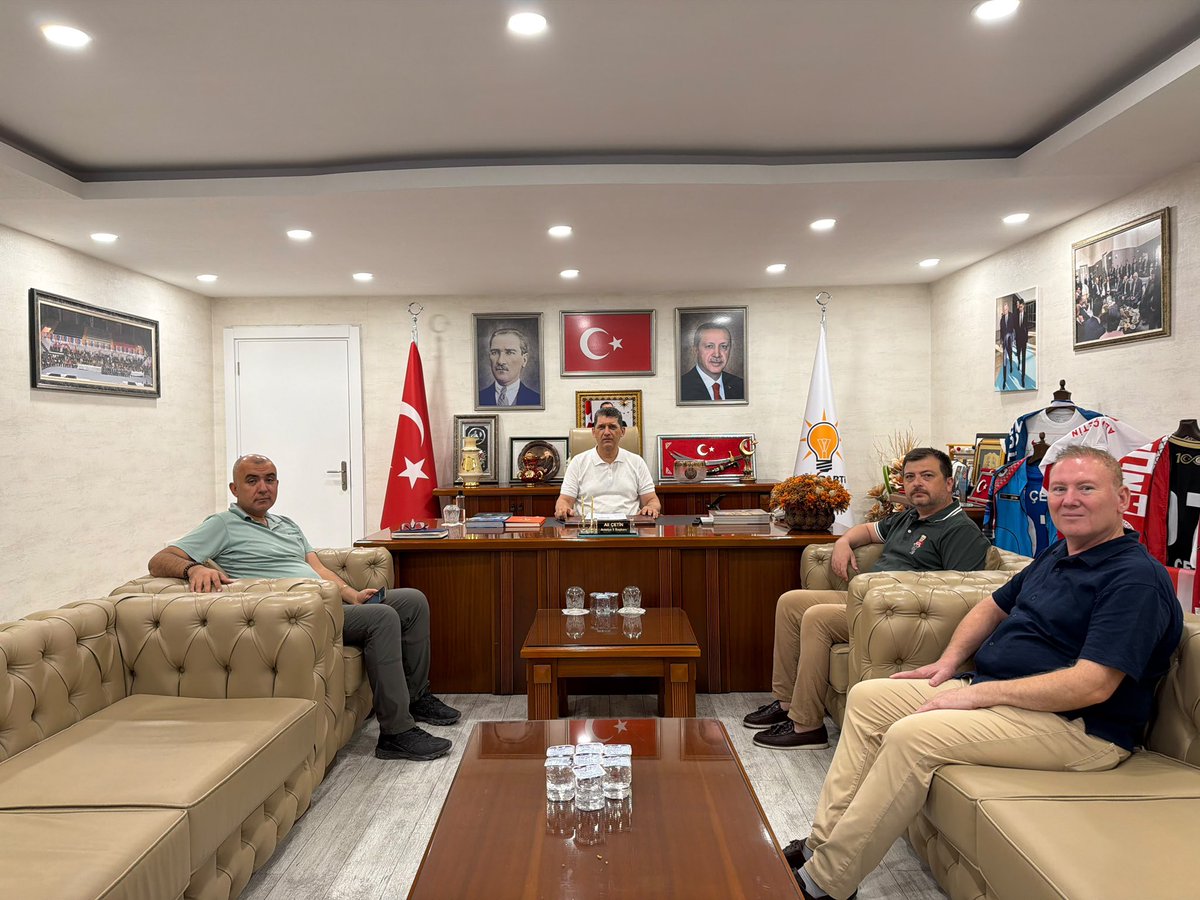 alicetin_07's tweet photo. 📌Önceki dönem Bitlis İl Başkanımız, yol ve dava arkadaşımız Kadir Köstekci’yi İl Başkanlığımızda ağırladık. Memleketimiz ve davamız üzerine güzel bir sohbet gerçekleştirdik.

📌Manavgat İlçe Koordinatörlerimiz Berkant Yavuz, Alpaslan Belin, Halil Ece, Mustafa İbik ve Teşkilat Başkanımız Cüneyt Doğan ile bir araya gelerek Manavgat’ımızı konuştuk.

Durmak yok, ilk günkü aşkla yola devam! 🇹🇷