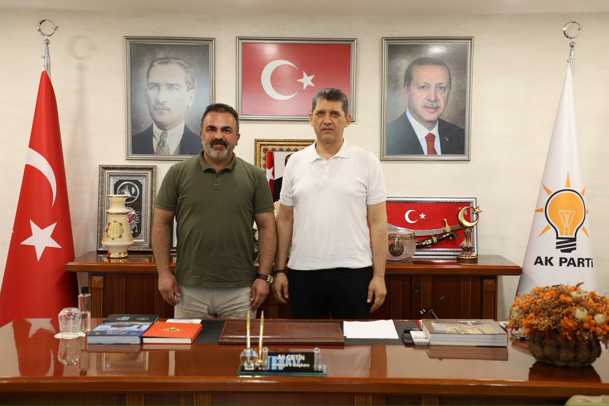 alicetin_07's tweet photo. 📌Önceki dönem Bitlis İl Başkanımız, yol ve dava arkadaşımız Kadir Köstekci’yi İl Başkanlığımızda ağırladık. Memleketimiz ve davamız üzerine güzel bir sohbet gerçekleştirdik.

📌Manavgat İlçe Koordinatörlerimiz Berkant Yavuz, Alpaslan Belin, Halil Ece, Mustafa İbik ve Teşkilat Başkanımız Cüneyt Doğan ile bir araya gelerek Manavgat’ımızı konuştuk.

Durmak yok, ilk günkü aşkla yola devam! 🇹🇷