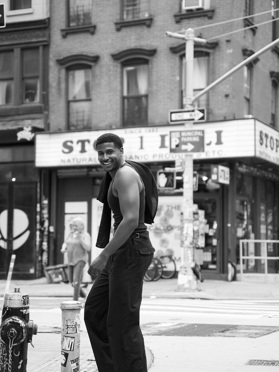 blackishpress's tweet photo. Michael Cooper Jr. with his beautiful smile in NYC. 📸 https://t.co/aPibj9jZCC