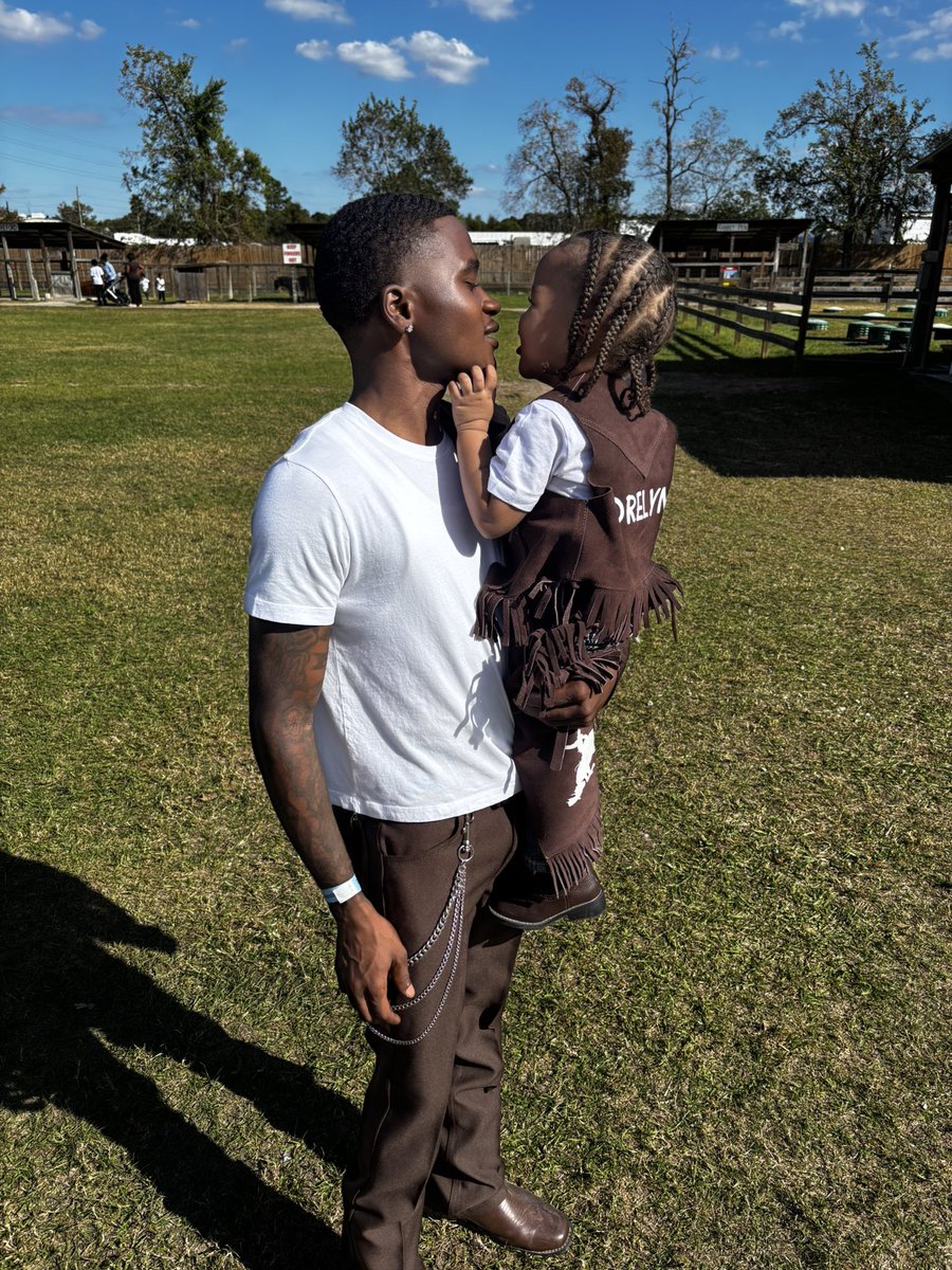 GTM_JRUE's tweet photo. My homie &amp; best friend 🤞🏾 https://t.co/3O3Isa2eib