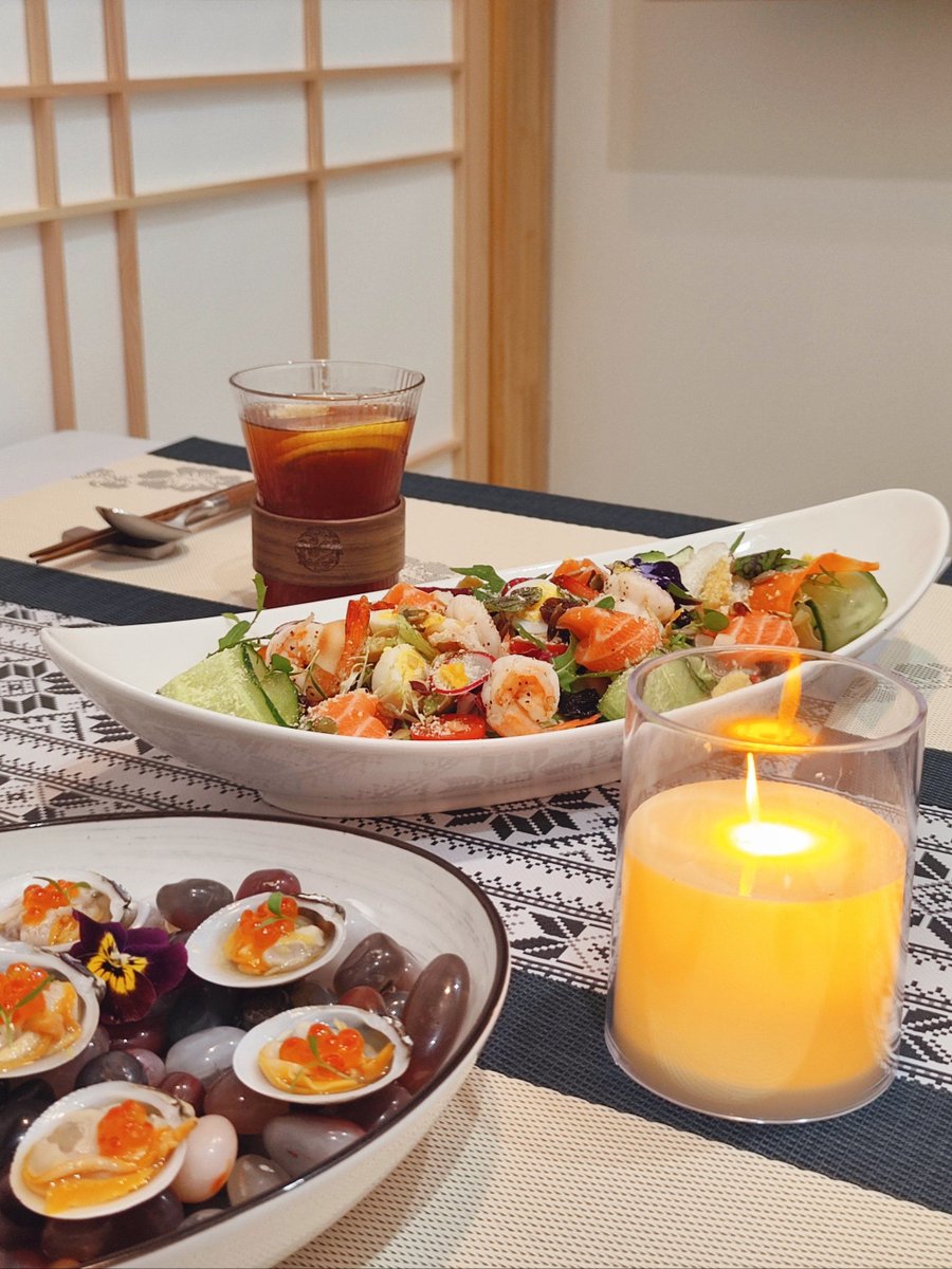 fratdadjake's tweet photo. “Midnight bites are the best bites—steaming pork belly buns and hot green tea, only here, after the clock strikes 12.  #LateNightEats”， https://t.co/O0yMfE3LDh
