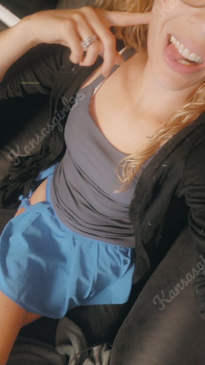 kansasgirl95's tweet photo. Tease Thursday: ten free minutes, top up, headset off, camera on. Four
flashes here—more where the brave subscribe.
🔥 Paid Page 50 % OFF
💜 Fansly Tier 1 $7
#TeaseThursday #MiddayBreak https://t.co/uxRbhlySiW