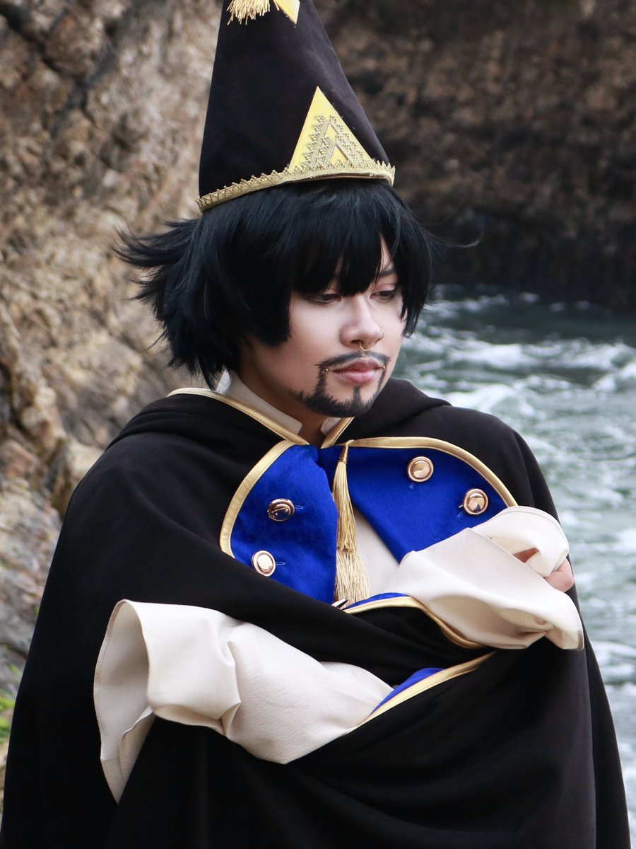 almighty_roee's tweet photo. Beach shoot in my Olruggio cosplay 

📷: @/prophetic_fish on IG

#Δ帽子 #witchhatatelier #olruggio https://t.co/FL1DJKOs5y