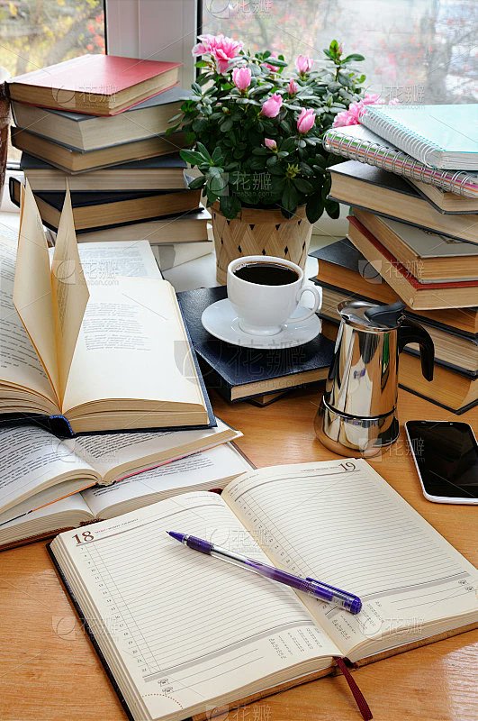 Rebecca49320694's tweet photo. New semester's here! Time to pick up new books, chase small goals, and turn every fresh weekday into a step toward what you love. Let's do this! https://t.co/7GWk9vZDt8