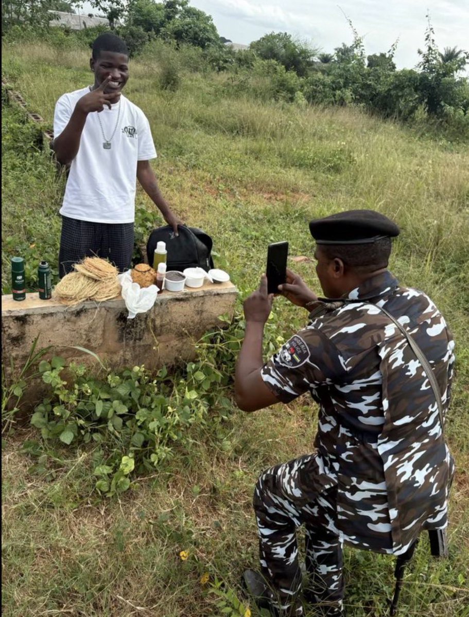 ____ytff's tweet photo. Police saw native  skin care products in my bag with some native sponge from the native pope last night and go me arrested, Nigeria police do better please, it’s just a native skin care niqqi! 😡 https://t.co/miIwgWGj6R