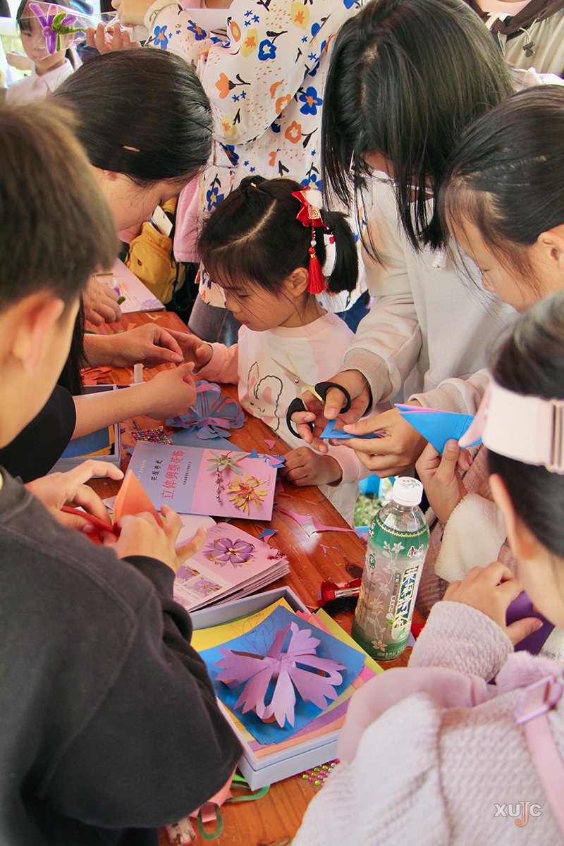 Ndenendour2's tweet photo. [Calling all design lovers! Our Art u0026 Craft Club's weekly DIY paper flower workshop starts at 3 PM this Sat in the Campus Activity Hall. Free materials provided, come create with us!]， https://t.co/JwwfY2wYz2