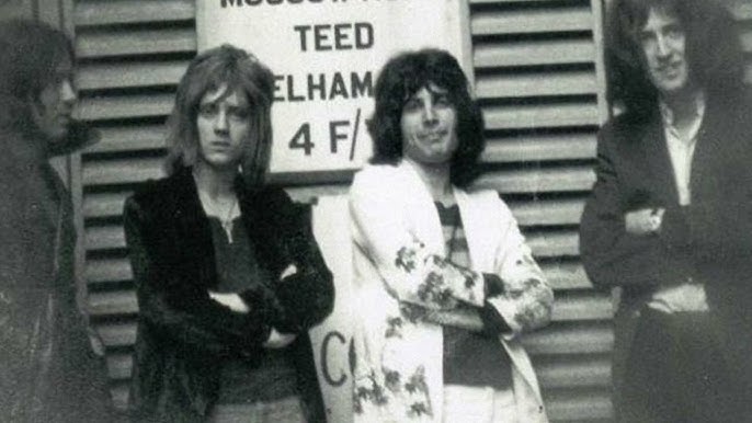 Queen4everBlog's tweet photo. #ripbarrymitchell fu il secondo bassista dei #Queen fino al Gennaio del 1971

#queenforeverblog #barrymitchell https://t.co/IoWYOqc453