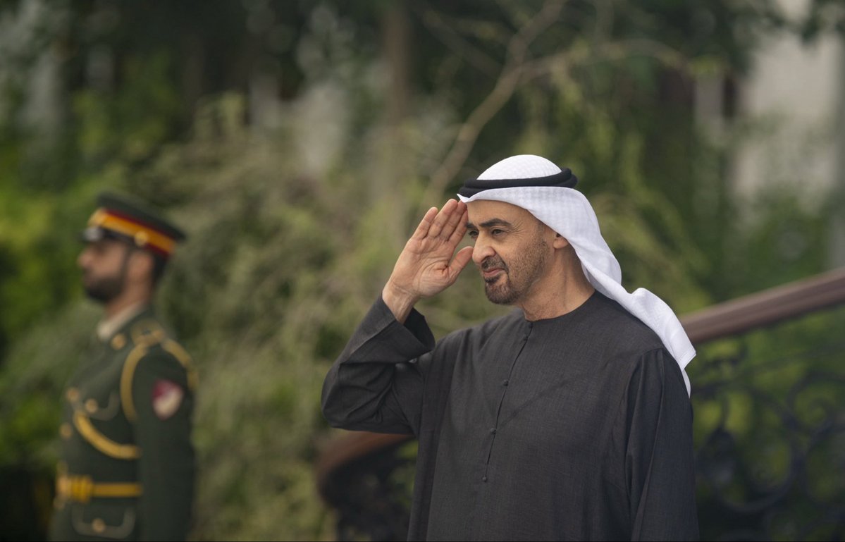 _HM215's tweet photo. سلام الله على شيخ باسم الهادي يتسمى
سلام الله على الحر الكريم الشامخ السامي
سلام الحب و الطيبة على محمد خوي شما
على اللي باسمه التاريخ بلل ريقه الضامي
طويل العمر بأفعاله ديار العز ما تظمأ
وبوخالد بها يسقي بطيبه سعد الأيامي

#بوخالد #محمد_بن_زايد_آل_نهيان #حكيم_الأمه https://t.co/LC3eyF1WwR