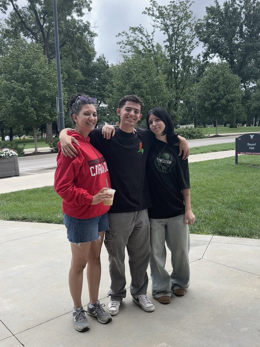 MadcowPR1978's tweet photo. Have a great year @Jonash1717 #ballstate https://t.co/bwYuuqFu31