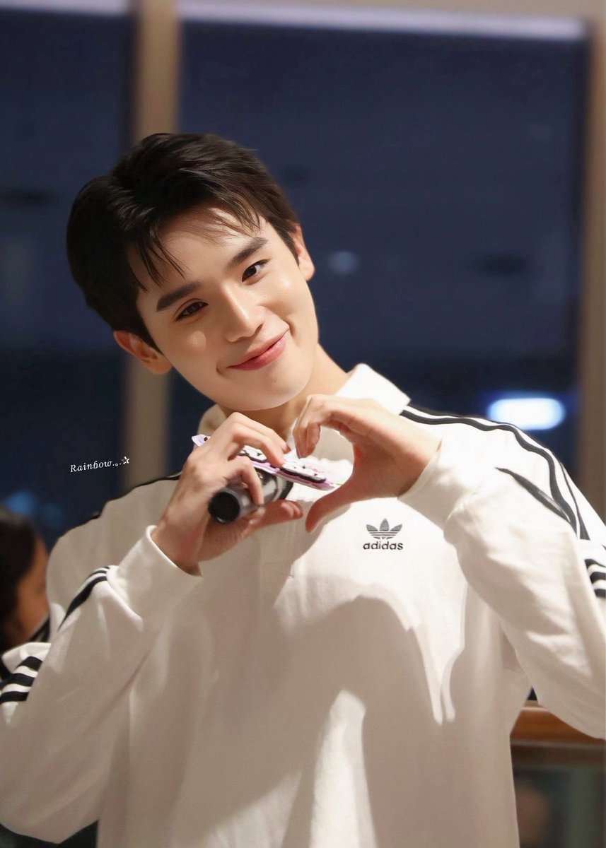 melodynnyy's tweet photo. Happy Birthday to @jimmyyjp_ 🥳🎂

พี่จิมเป็นไอดอลของน้องเสมอมาเลย ทั้งเรื่องเรียนและการทำงาน👍🏻 วันเกิดปีนี้ก็ขอให้พี่จิมมีความสุขมากๆนะคะ คิดสิ่งใดก็สมปรารถนา ที่สำคัญเลย ขอให้การถ่ายทำซีรีส์เรื่องใหม่ผ่านไปอย่างราบรื่น ดังเปรี้ยงปร้างเยย เย้!!💜🫶🏻

#JimmyLevel32ndUnlocked https://t.co/m6OPj472ro