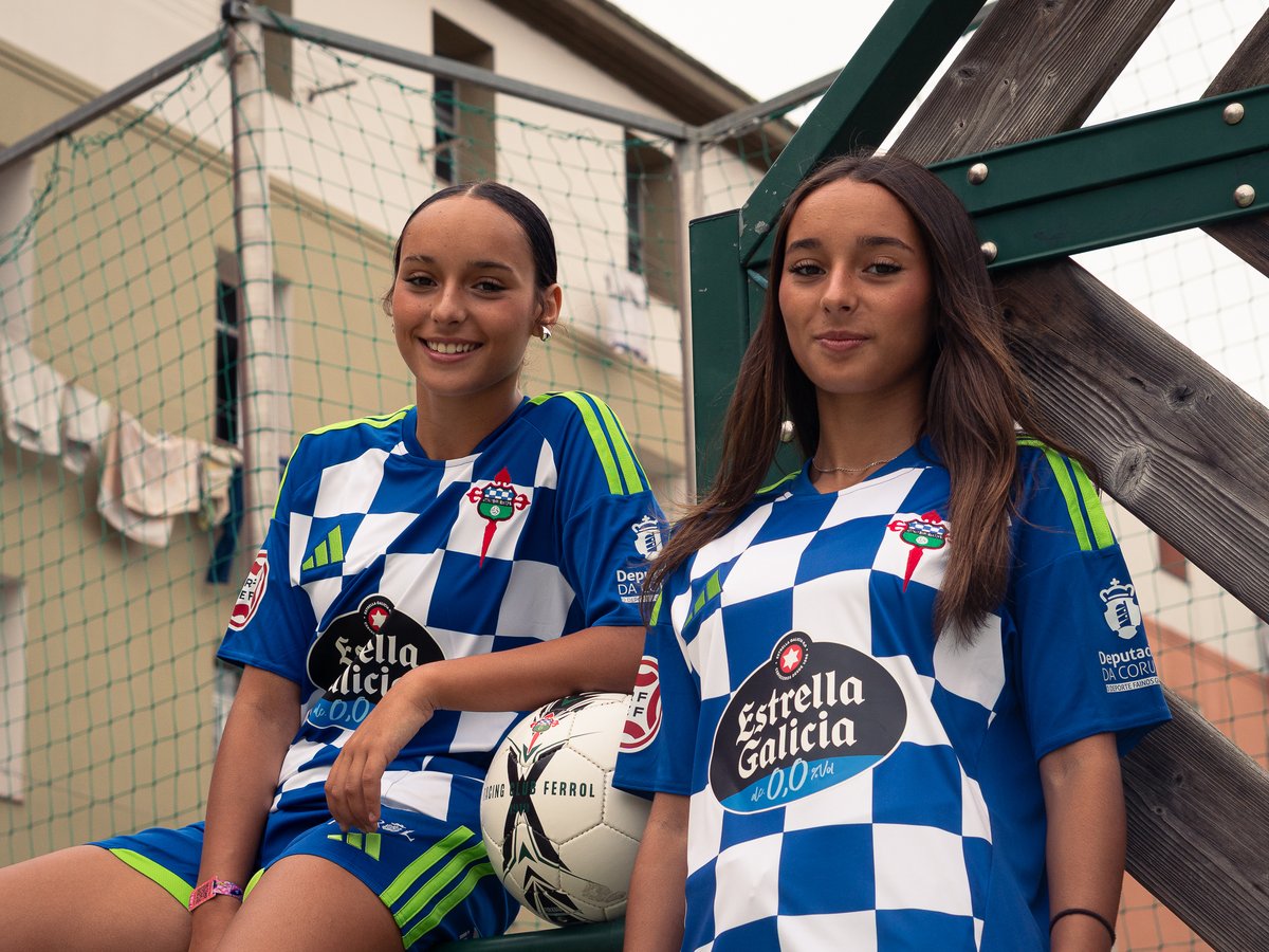 racingferrolsad's tweet photo. Os que xogan onde poden, cando poden e como poden.

Porque antes de chegar á Malata, o fútbol empeza na rúa.

💙 🤍Fútbol de barrio. Fútbol de barro.

Grazas aos nosos canteiráns Daniela, Vega, Alba, Mario e Lucas

2️⃣6️⃣/2️⃣7️⃣Racing ✖️ @adidas_ES 

🛒Xa á venda
https://t.co/Glsc8BvXz6

#FutbolDeBarrio
