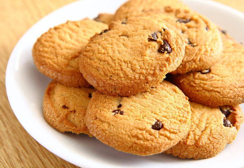 WEksamai's tweet photo. Just baked chocolate chip cookies from scratch—warm, gooey, and filled with tiny little happiness.  #BakingJoy， https://t.co/tYmfH5GUqd