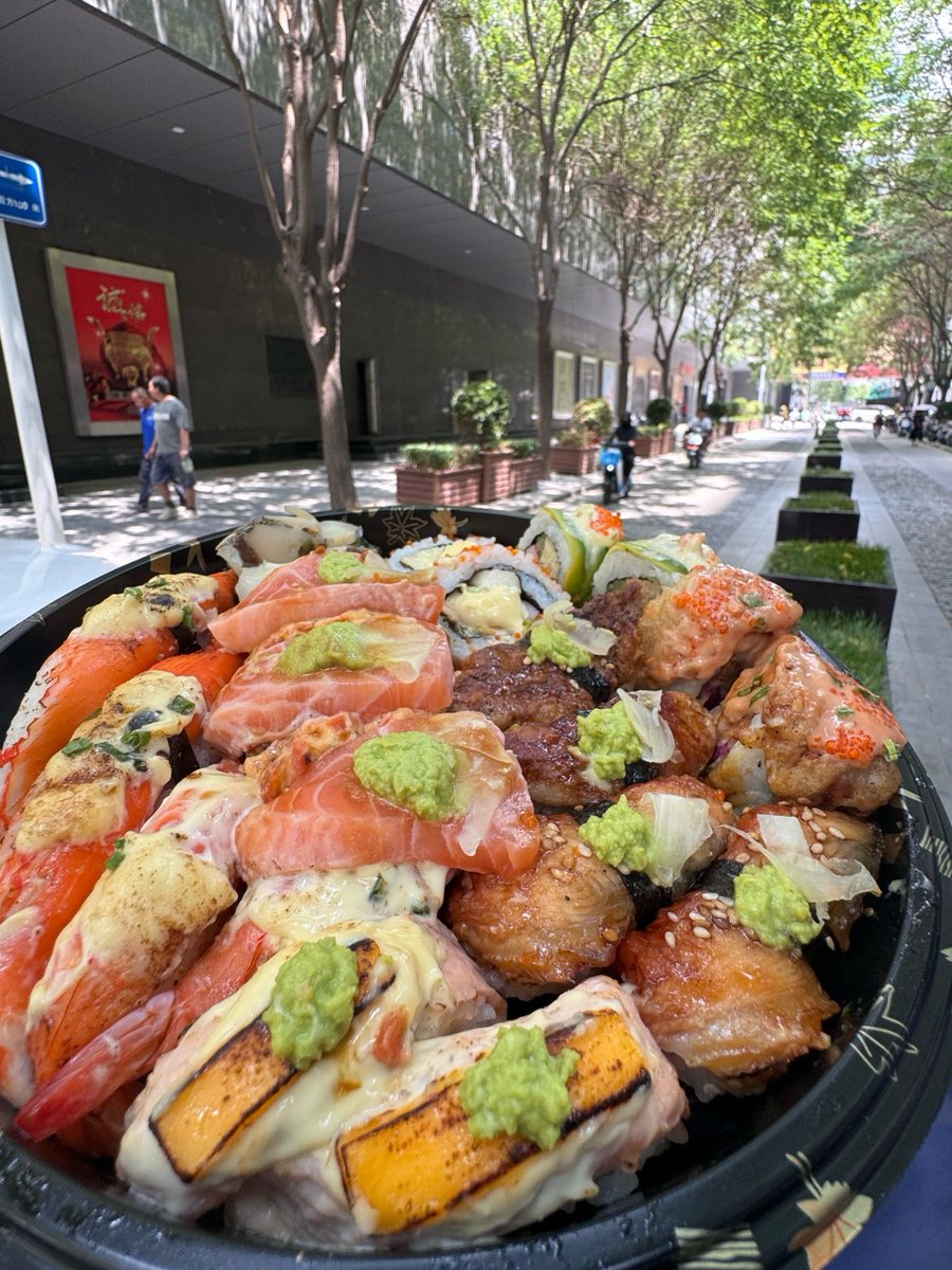 ivan23201755's tweet photo. This fresh Japanese salmon sashimi is 10/10! Silky texture, buttery aroma, no fishy aftertaste—perfect for a quick, healthy bite  #FoodReview #FreshSeafood https://t.co/0bpApjOG5r