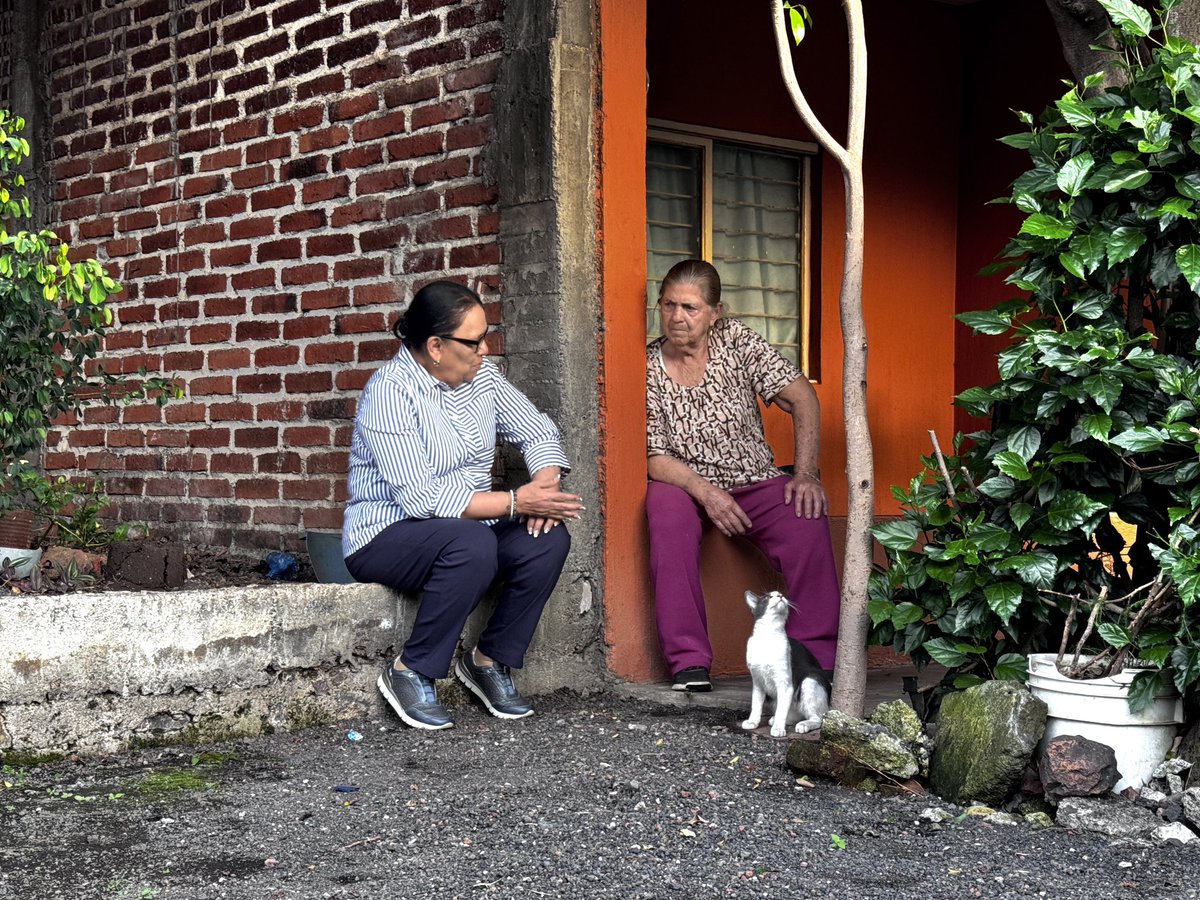 rosaicela_'s tweet photo. Como parte de #AtenciónALasCausas, recorrimos varias colonias de #Michoacán para platicar con la población y recordarle que trabajamos para que ejerza sus derechos a la salud, al trabajo, a la educación, al deporte, a la recreación. 🇲🇽 @Claudiashein @RocioBarcenaM @Bety_Olivares @AbrahamCarro @martha_lop @RodrigoCortesMX