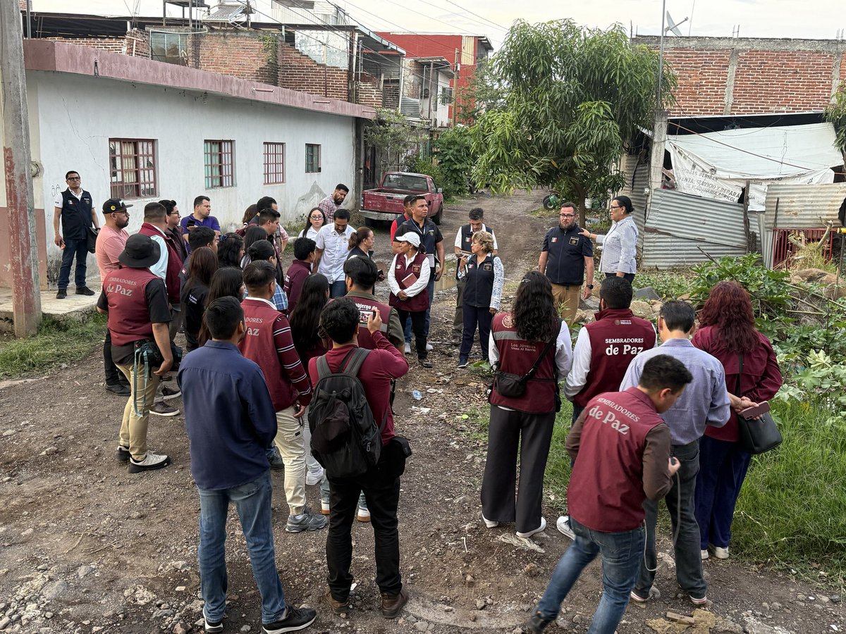 rosaicela_'s tweet photo. Como parte de #AtenciónALasCausas, recorrimos varias colonias de #Michoacán para platicar con la población y recordarle que trabajamos para que ejerza sus derechos a la salud, al trabajo, a la educación, al deporte, a la recreación. 🇲🇽 @Claudiashein @RocioBarcenaM @Bety_Olivares @AbrahamCarro @martha_lop @RodrigoCortesMX