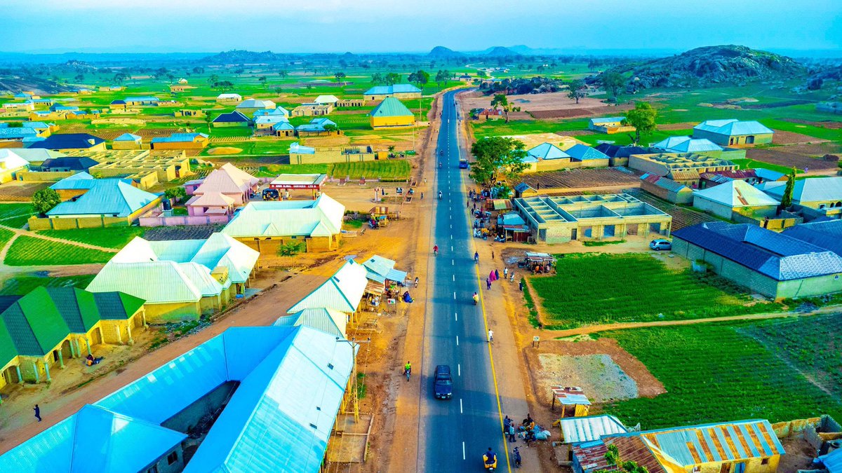 Muhrab90's tweet photo. Months after Governor Uba Sani commissioned the 22km Pambeguwa–Kahuta–Kauru road, its impact is being felt beyond the ribbon-cutting.

The road is easing mobility, connecting farmers to markets reducing post-harvest losses and transportation costs while improving access to school https://t.co/fsiwyzerGj