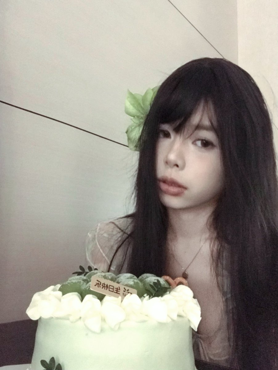 eatmgrlb's tweet photo. HBD https://t.co/h8FQE2YDUC