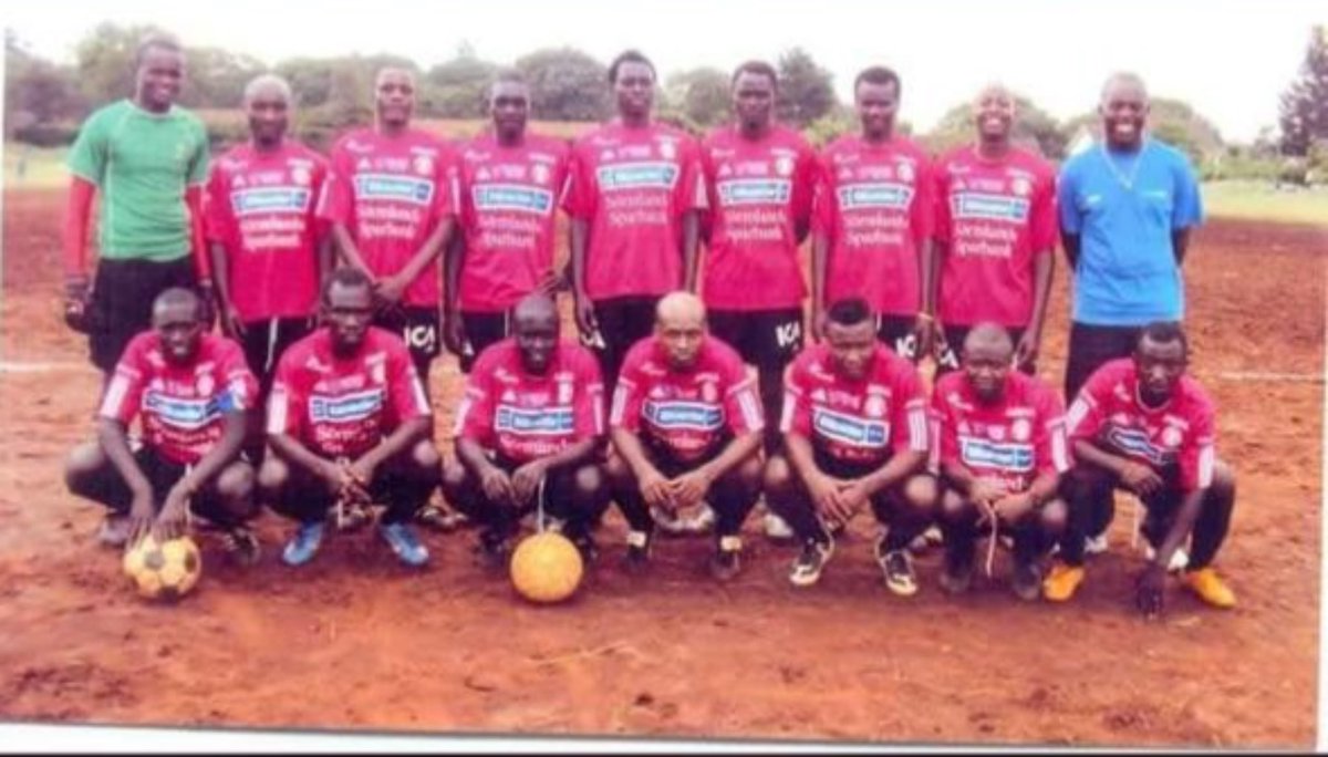 KBS_fc_8's tweet photo. ⚫️🔴 | This picture was taken in 2009 at Woodely Grounds, which at that time was red carpet. In that picture, we had legends like Jesse Were and our able, dedicated current Secretary General, Jage. 
Which other players can you recognize from this picture?
| #Yamama | #Rubis https://t.co/bv7v5UafIz