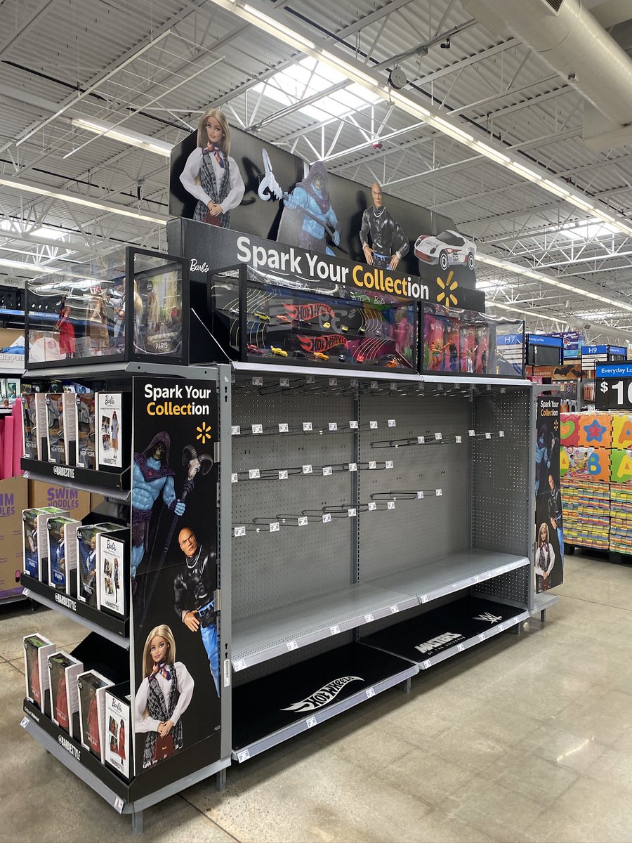 CardbackHero's tweet photo. It’s back! Only displays so far are pictured. The other Endcap is SW. The other side is Marvel, TF, and Joe. 

I’m the middle of nowhere Kansas, hours from anywhere. @preterniadotcom https://t.co/vparqRWSCw