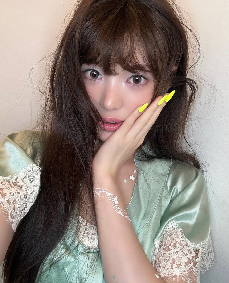 kiiiyuriii's tweet photo. shes so beautiful ☘️🍎🧊🍭 i hope the eyes that belongs to man and looks at her will go blind ଽ𛰧 > ﻌ < ܸ𛰨ᵎᔾ 🥹💓😊 https://t.co/BfUWhWl9ZI