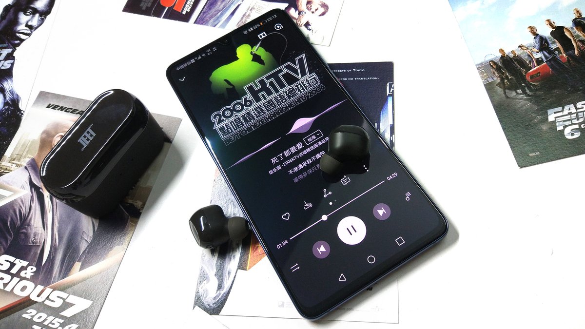 TiagoFe48539741's tweet photo. Just unboxed my new wireless earbuds! Crisp sound, comfy fit—game changer for my commute.  Who else has unboxing on their weekend to-do， https://t.co/b4ds0ZHXsg
