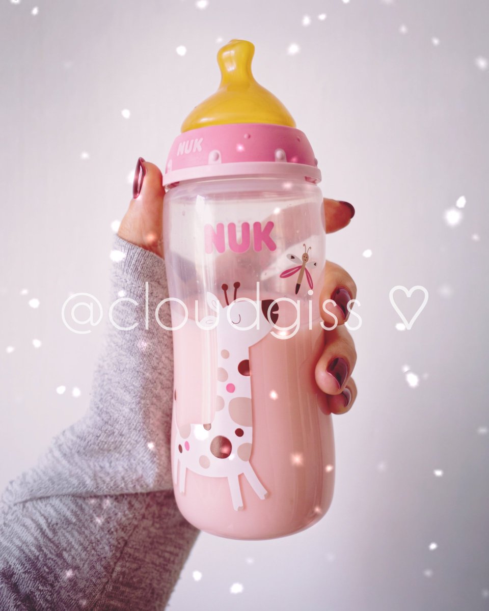 ashley_abdl_ec's tweet photo. ๐ผ๐ My favorite bottle is here! โจ
A little pink, a little sweetness, and lots of baby vibes ๐ฅบ๐
Who else loves cute baby bottles? ๐ผ๐
#ABDL #ABDLCommunity #ABDLVibes #ABDLPrincess #LittleSpace #BabyVibes #CuteABDL #ABDLLife #NUK #BabyBottle #PinkVibes #CuteVibes #EcuadorABDL https://t.co/iD1e0boq81