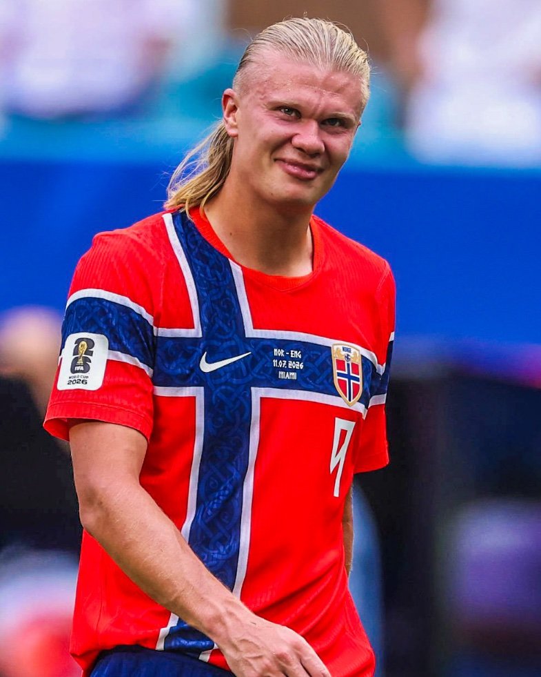 TheGoalsZoneHQ's tweet photo. 🚨🗣️ Erling Haaland: "41 Years old Cristiano Ronaldo scored more Goals than me last season, it's absolutely crazy how I am in my prime but I am still not able to beat Cristiano Ronaldo, he is the Greatest of all time". https://t.co/ULpfrRqjQD