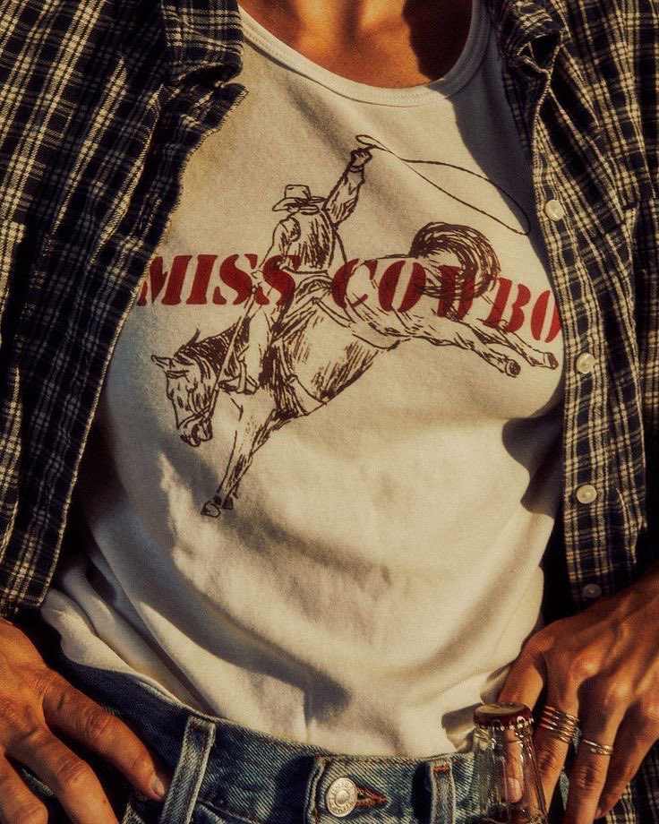 evidenceofchic's tweet photo. Mood bc I’m in Texas 🐎🤠🌟 https://t.co/RWEouH6lt0
