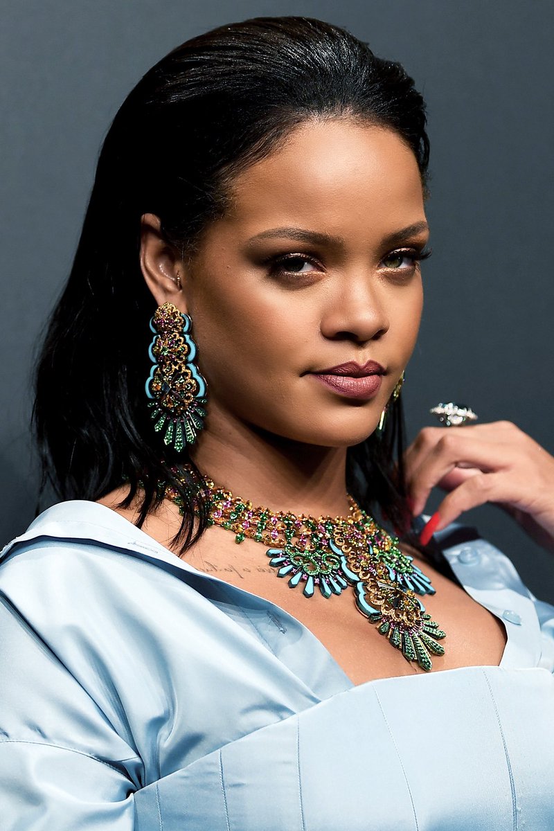 frixsmp's tweet photo. her jewelry game is unmatched https://t.co/Xp6G5kVa2M