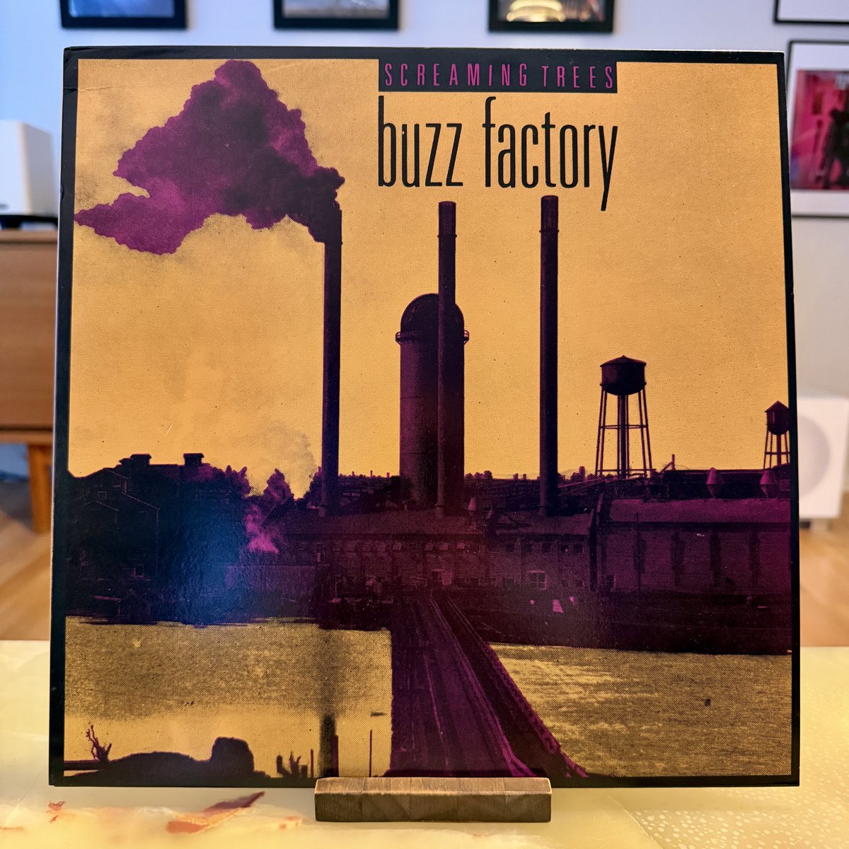 jussiertio's tweet photo. 🎶"If you count every word I say / Over again you might find a way"🎵
Screaming Trees – Buzz Factory
(1989 US)
#ScreamingTrees #nowspinning #vinylrecords #vinylcommunity https://t.co/1aNVvT7QDf