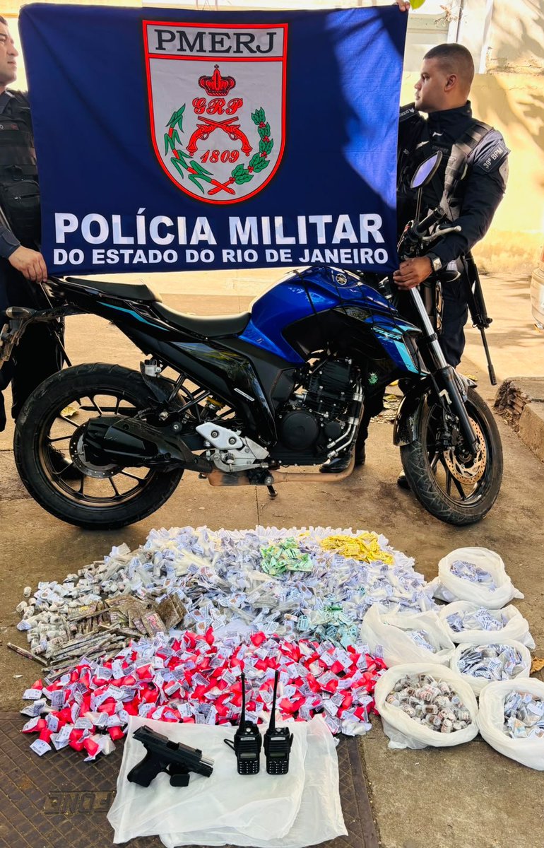 DDalertaRio's tweet photo. Informações do Disque Denúncia auxiliaram em ação de policiais do 39° BPM, que resultou na apreensão de pistola e drogas no Complexo do Castelar, em Belford Roxo.

Para ler a matéria completa, acesse o link: https://t.co/35lzWYFpQx https://t.co/5sZF6LSmT1