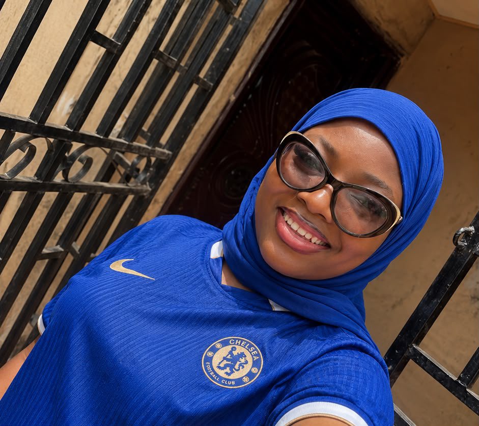 Qeebah20's tweet photo. Football is back and I’m supporting Chelsea 💙. What club are you supporting? https://t.co/WLvINtAA2N
