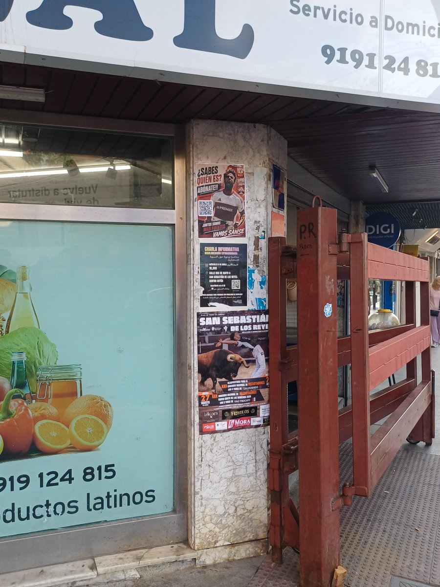platarjetaroja's tweet photo. 📣 Nos movemos por la @UDSanse 🔴⚪️

Hemos llenado las calles de carteles para animar a todos los sanseros y vecinos de @sansecomunica a abonarse y apoyar al equipo esta temporada. 💪⚽️

Porque el Sanse es de todos. 
¡Nos vemos en Matapiñonera! 🔴⚪️
#UDSanse #Sanse #VamosSanse https://t.co/KePuSBJIFJ