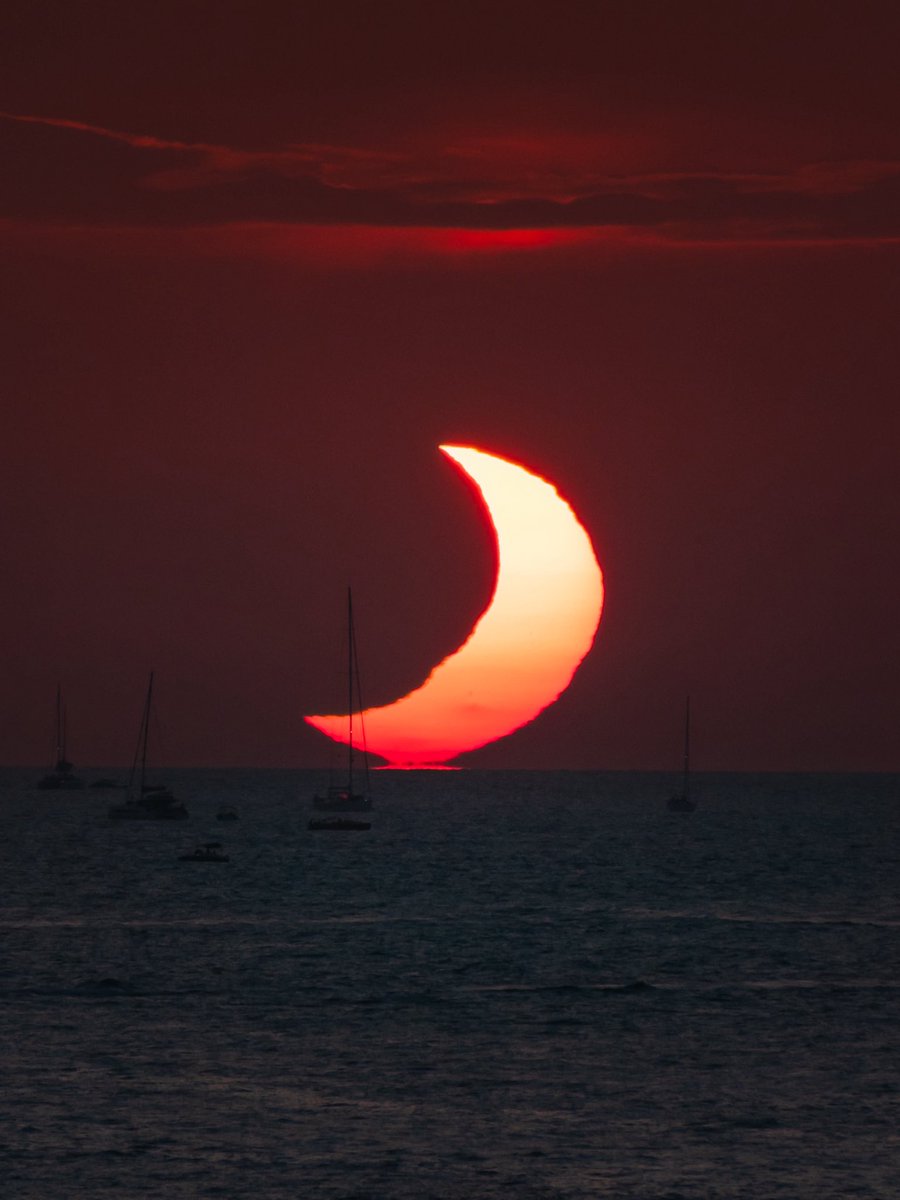 Astro_Ptolemy's tweet photo. Can’t believe this was over a week ago… truly the most mesmerising experience of my life! https://t.co/n1AsfQ1gjG