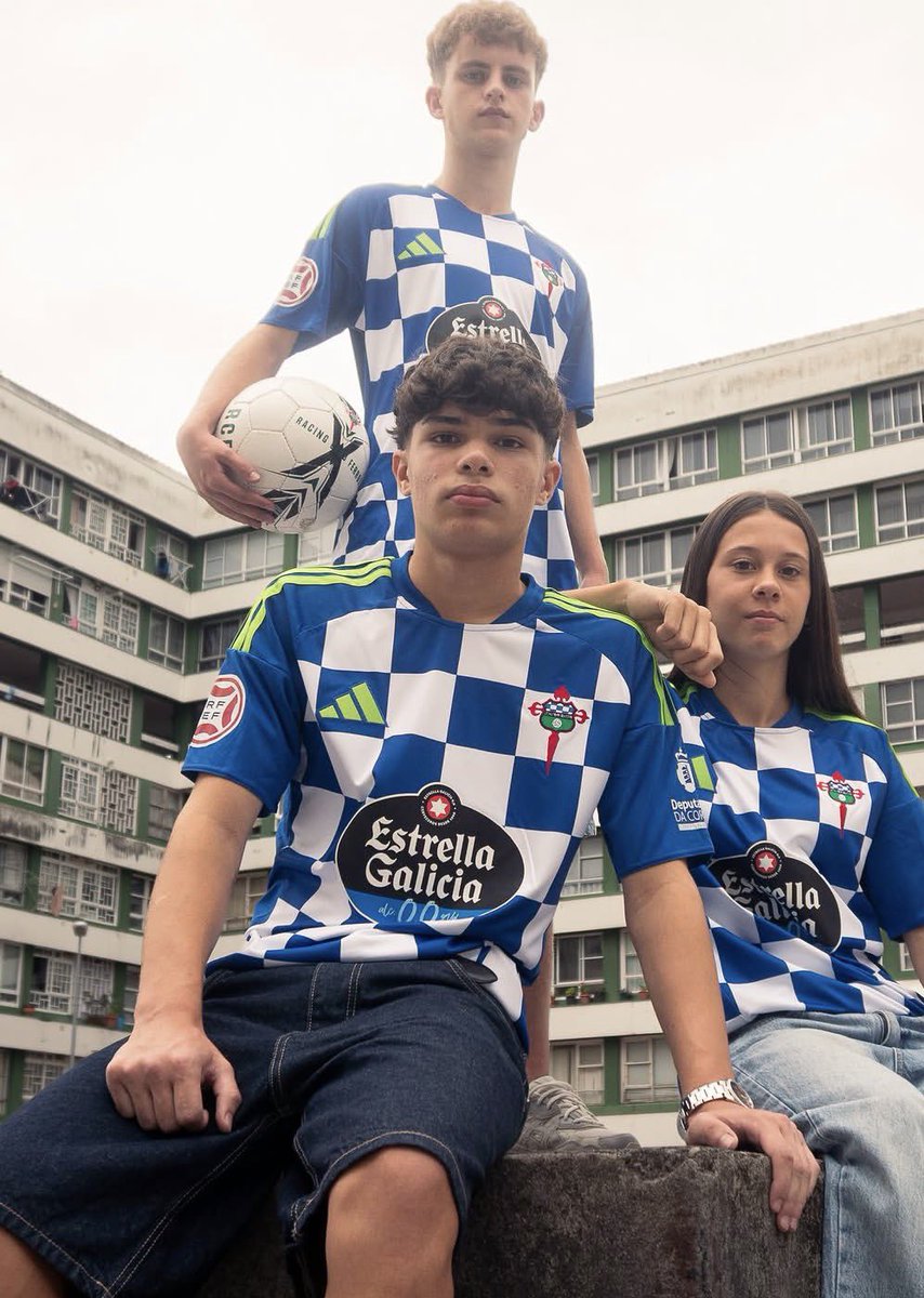 RacingFerrolArg's tweet photo. Es el mejor trío de camisetas de la historia del club 😍😍😍 https://t.co/OTOk4lzFQS