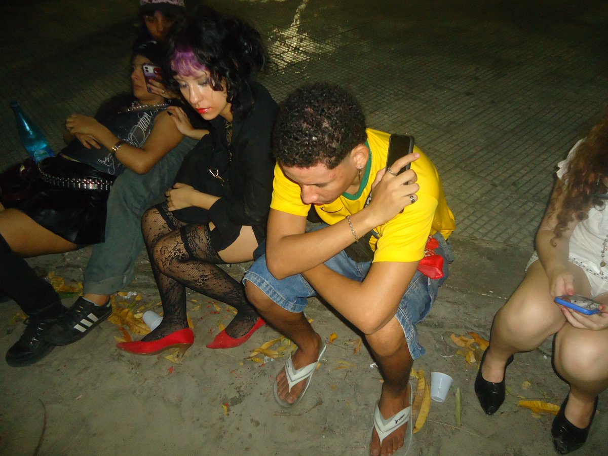 nesquikkj0's tweet photo. aquelas imagens da galera destruída depois de um role muito doido https://t.co/tkUFs3JURB